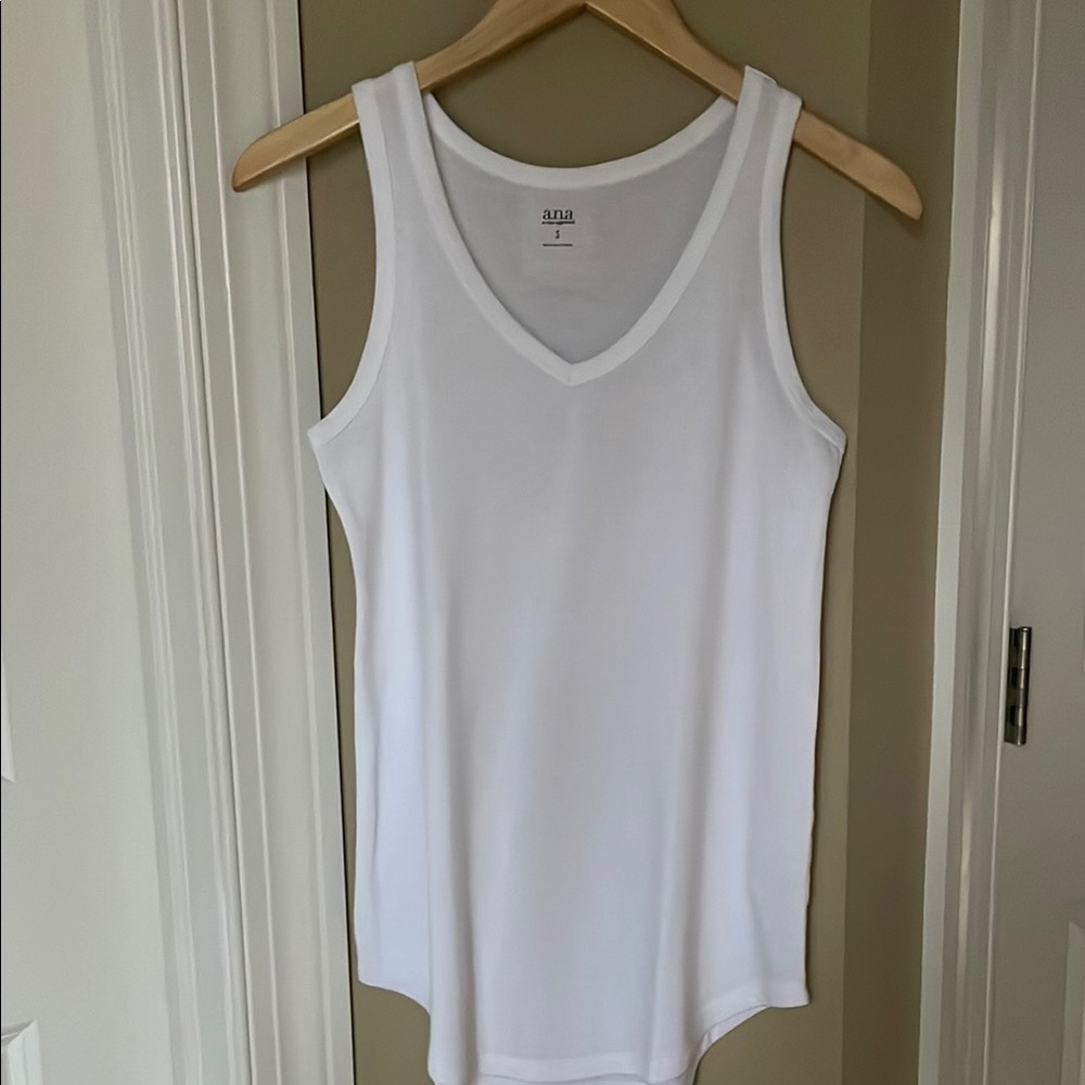 a.n.a. white v-neck tank top, size S